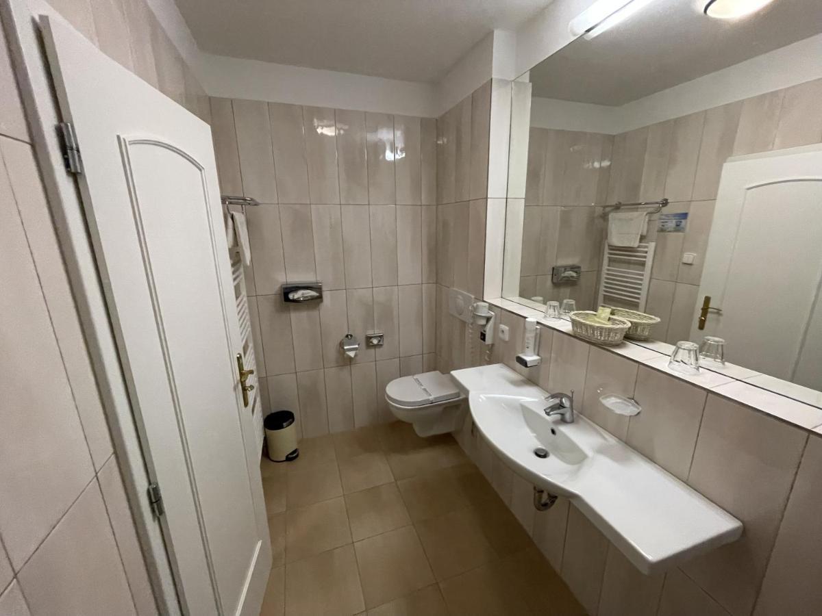 Hotel Reza Франтишкови-Лазне Экстерьер фото
