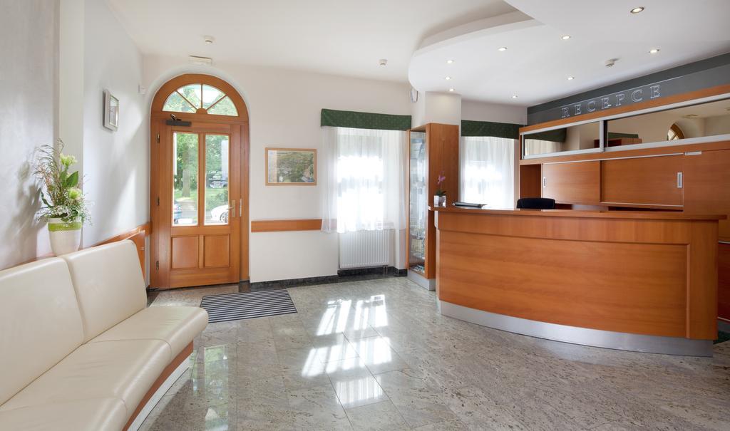 Hotel Reza Франтишкови-Лазне Экстерьер фото