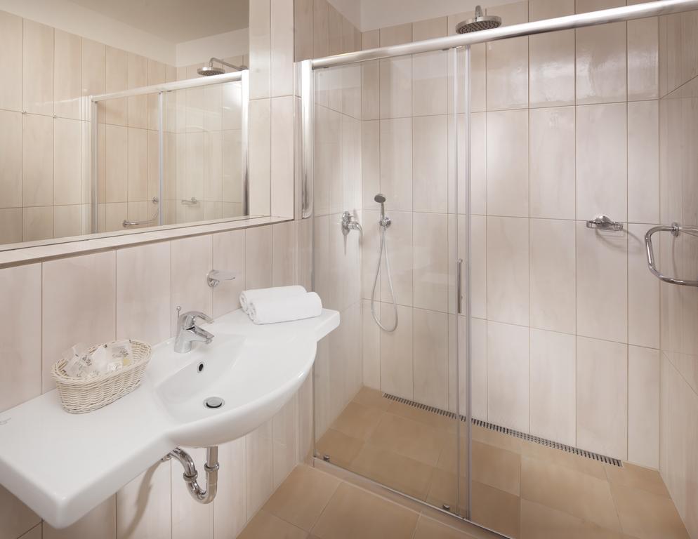 Hotel Reza Франтишкови-Лазне Экстерьер фото
